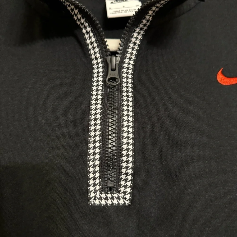 Nike Sportswear New Logo Icon Clash Half-Zip Pullover Sweatshirt Size S Athletic